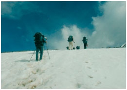 Trekking in the Saroshkul lake